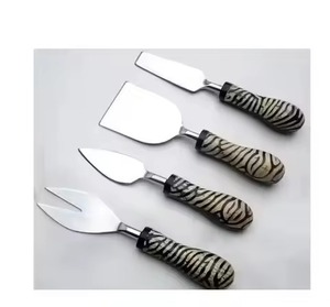 Ensemble de couteaux à fromage en résine époxy noire et acier inoxydable 4 pièces pour hôtel et restaurant de luxe - Product Image 3