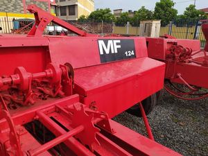 เครื่องอัดฟางสี่เหลี่ยม MF 124 สำหรับงานฟาร์ม มีสินค้าในสต็อกจากฝรั่งเศส - Product Image 5