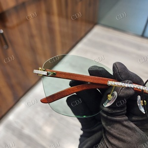 Lunettes de soleil à verres verts personnalisés VVS Clarity D Color Moissanite Diamond Cut High Quality Craftsmanship Anti-Reflective - Product Image 3