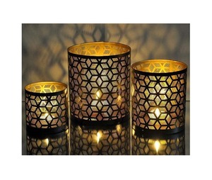 Elegantes candelabros votivos de metal con un aspecto vintage y perfectos para bodas y entornos románticos y Decoración elegante para el hogar - Product Image 1