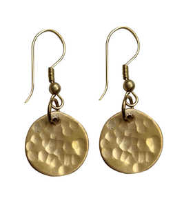 Boucles d'oreilles pour femmes en laiton, design martelé fait main, meilleur look, légères, design tendance ici - Product Image 1