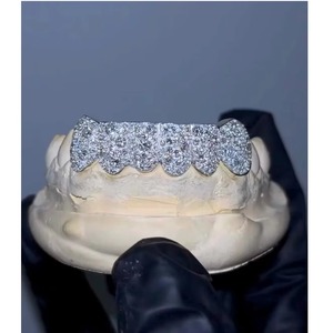 Grillz de diamante cultivado en Laboratorio de ajuste personalizado para joyería de moda con dientes con acabado de alto brillo en colores dorado o plateado de la India - Product Image 1