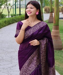 NUEVA LLEGADA LICHI SEDA JACQUARD TRABAJO SAREE CON BLUSA SIN COSTAR DESPIECE FESTIVA PRECIO AL POR MAYOR ROPA ÉTNICA VINO - Product Image 1