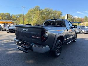 CLEAN 2014 To-yo-ta Tund-ra SR5 Doble cabina 5.7L 4WD - Product Image 5