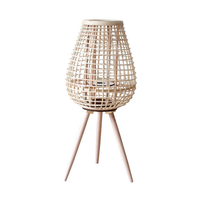 Candelabros con patas decorativas baratas de bambú, lámpara de pie de esquina y artesanías de ratán para centros de mesa de boda, iluminación