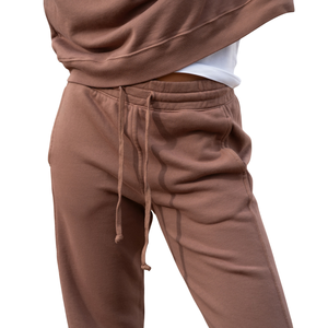 Pantalons de jogging en molleton français marron pour femmes, 100% coton biologique de luxe, pré-rétréci, certifié GOTS, coupe ajustée décontractée, doux et de qualité supérieure - Product Image 5