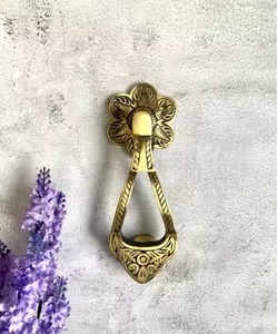 Aldaba de puerta de diseño Floral, perilla de bienvenida de latón hecha a mano para entrada del hogar, puerta de Metal decorativa, acento y regalo antiguo - Product Image 3