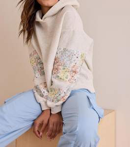 เสื้อครอปแขนยาวมีฮู้ดผ้าฝ้าย 100% คุณภาพสูง สกรีนโลโก้ตามสั่ง สำหรับผู้หญิง ออกกำลังกายและกิจกรรมกลางแจ้ง ระบายอากาศได้ดี แห้งเร็ว - Product Image 3