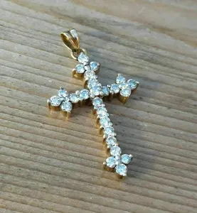 Colgante de Cruz de Plata 925 con 2 Diamantes Redondos de Moissanita de 2 Quilates y Cadena de 18 Pulgadas - Product Image 1