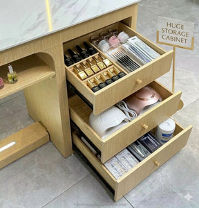 Mobilier de Salon de Manucure Moderne : Fauteuil et Table d'Onglerie Blancs de Luxe avec Lampe - Product Image 5