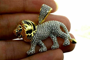 Pendentif en moissanite ronde 2ct coupe rayonnante élégante pour homme finition en or jaune 14 carats avec chaîne libre design lion hip hop - Product Image 3