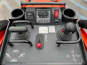 รถตัก SCL1000 2024 Kubota รถตักพร้อมเครื่องยนต์ใหม่และส่วนประกอบแกน PLC - Product Image 5