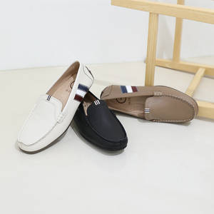 Jshoe รองเท้าโลฟเฟอร์ขับรถหนังแกะแท้, รองเท้าลำลองสวมใส่สบายแบบสลิปออนส้น3.5ซม. มีแถบข้างสามสี - Product Image 5