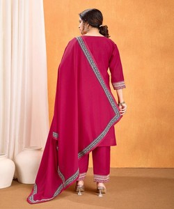 DISEÑADOR VICHITRA SECUENCIA DE SECUENCIA BORDADO TRABAJO FONDO SUPERIOR CON DUPATTA DESGASTE FESTIVA PRECIO AL POR MAYOR ROPA ÉTNICA - Product Image 2