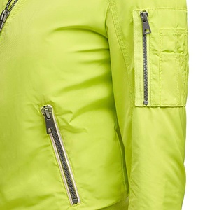 Chaqueta de béisbol de bombardero de satén con bordado de logotipo personalizado para mujer al por mayor, cortavientos de invierno, capucha impermeable, ropa de diseño de primavera - Product Image 4
