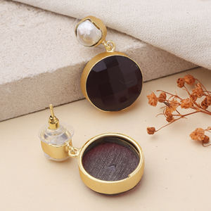 Pendientes Clásicos de Piedra Natural Chapados en Oro y Perlas de Agua Dulce para Mujer - Regalo para Bodas, Fiestas y Uso Diario - Product Image 2