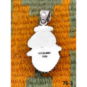 Pendentif Santa Maria fait main du sud-ouest avec turquoise de buffle blanc et argent sterling serti en clos - Product Image 4
