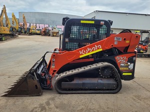 UTILISÉ 2022 KUBOTA SVL75-2 MINI CHARGEUR À CHAÎNE À ROUES 60KW DIESEL avec MOTEUR À HAUTE EFFICACITÉ - Product Image 2