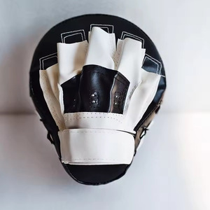 Almohadillas de enfoque de cuero de entrenamiento profesional de nuevo estilo al por mayor almohadillas de perforación de logotipo personalizado para artes marciales y guantes de boxeo - Product Image 2