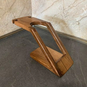 Porte-bouteille en bois moderne avec des lignes nettes et des bords lisses pour une décoration intérieure contemporaine - Product Image 1