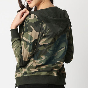 เสื้อฮู้ดผู้หญิงพิมพ์ลายพราง - Product Image 2