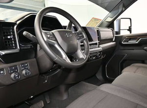 1GC4KNEY8SF206979 2025 Camioneta de Trabajo Pesado 4x4 6.6L V8 401hp Bajo Kilometraje - Product Image 3