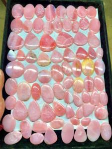 Vente en gros cabochon en opale rose collier pendentif en pierre de cristal naturel pour femmes fabrication de bijoux en pierres précieuses polies - Product Image 2