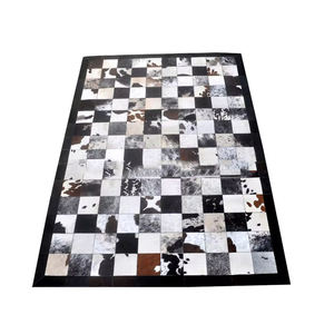 Nouveaux Tapis en Cuir Véritable et Fourrure, Style Rustique Élégant, en Peau de Vache Brodé, pour Transformer Chaque Pièce avec un Charme Unique et une Touche Prière - Product Image 1