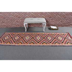 Alfombra Kilim Turca Vintage de 2.7x9.2 pies, Alfombra de Lana Roja con Diseño de Plantas y Árboles - Product Image 3
