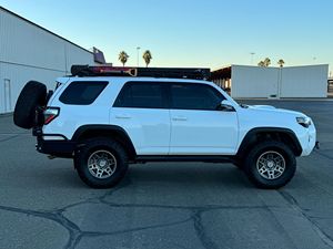 Toyota 4Runner TRD Off-Road Premium 4x4 2018 d'occasion de bonne qualité - Prêt à être expédié - Product Image 2