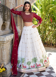 Lehenga Semi-Cosida de Georgette Sintética con Bordado de Lentejuelas, Blusa con Trabajo de Foil y Dupatta, Elegante para Bodas, Fiestas y Festividades - Product Image 4