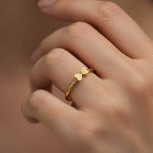Anillo Chapado en Oro con Corazón de Amor de Hallmark, Diseño Minimalista para Uso Diario - Product Image 2