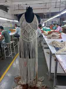 Robes crochet en coton sur mesure fabriquées à partir de cordons crochet 100% coton idéales pour la revente par les créateurs de mode - Product Image 3