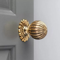 Élégant bouton de porte de passage en or brossé Poignée intérieure au design cannelé moderne pour les portes de couloir, de placard et de garde-manger pour la décoration intérieure
