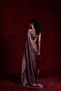 Sari de gasa formal para mujer de nuevo diseño en material de seda listo para usar Sari de fiesta para venta en línea - Product Image 2