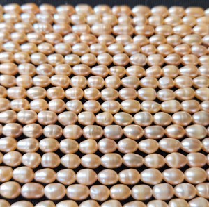 Chaîne de perles de riz blanches naturelles, perles cultivées non traitées, effet de changement de couleur, fournitures pour la fabrication de bijoux - Product Image 1