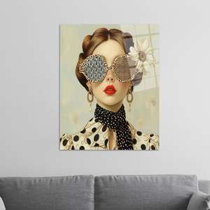 Retrato de Moda Retro Glamour: Impresión en Lienzo de Mujer con Lentes de Sol de Leopardo y Labios Rojos, ARTE EN VIDRIO TEMPLADO - Product Image 1