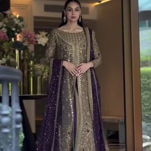 Lehenga Choli Anarkali pakistanais lourdement orné pour femmes, occasion festive de mariage, style de mariée de luxe, manches longues, maxi - Product Image 2