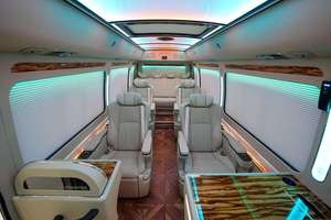 Mini Sedán de Lujo Usado, Gasolina/Automático, Volante a la Izquierda, Aleación de Aluminio, 2024, Asientos de Cuero, Techo Panorámico, Transporte de Pasajeros - Product Image 2