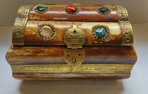 Nueva Llegada: Caja de Joyería Vintage Tallada en Hueso, Latón y Piedra a un Precio Razonable por ZAM ZAM IMPEX - Product Image 2