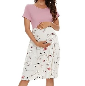 Robe longue décontractée de grossesse et de maternité respirante, grande taille, à imprimé personnalisé avec des plumes pour femmes - Product Image 1