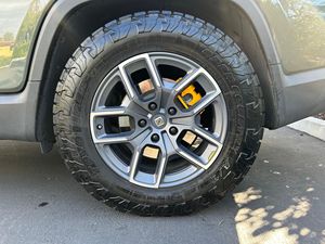 ข้อเสนอสุดคุ้ม..รถมือสองรุ่น R i v i a n R 1 T L a n c h E d i t i o n - Product Image 5