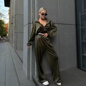 Ensemble de survêtement en velours de haute qualité personnalisé |   Nouvelle mode, pantalon large pour femmes, streetwear, ensemble décontracté pour le travail, vente en gros - Product Image 3