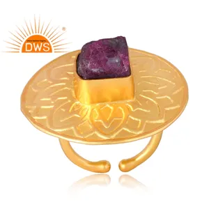 Penjualan terbaru cincin batu permata delima alami berlapis emas 18K kuningan kustom produsen perhiasan