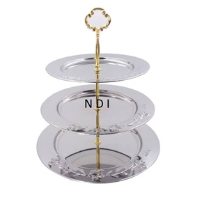 Support à gâteau de forme arrondie en acier inoxydable avec finition argentée, design exclusif, pour événements et célébrations, utilisation intérieure et extérieure - Product Image 1
