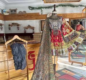 ชุดเดรส kuchi แขนยาวสำหรับเด็กผู้หญิงผู้ใหญ่ชุดสูท3ชิ้นปักลายสวยงาม - Product Image 3