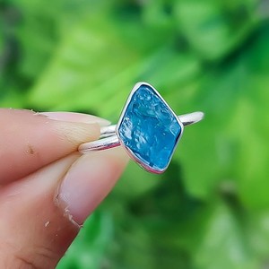 925 bague réglable en argent Sterling néon apatite pierre brute bijoux en cristal faits à la main usine directe en gros approvisionnement en vrac - Product Image 2
