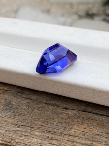 Tanzanite naturelle super étonnante pierre taillée de forme fantaisie avec une excellente couleur Loupe naturelle zoisite 9.87 carats propre - Product Image 6