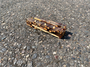 Porte-cartes de visite et support en résine de qualité supérieure, gravé, décoration de bureau de luxe, art populaire moderne, organisateur fait à la main par Tradebyd - Product Image 2