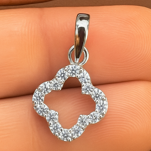 Vente en gros de bijoux Rhaya, pendentif minimaliste pour femme en argent sterling plaqué rhodium, zircone cubique en forme de clou de girofle, cadeau - Product Image 1